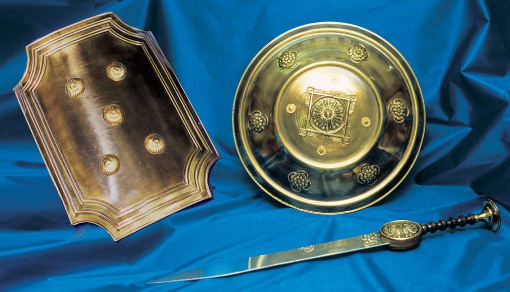 Escudos y Espadas para Soldados Romanos caracterizados para Semana Santa, Belenes vivientes y recreaciones históricas